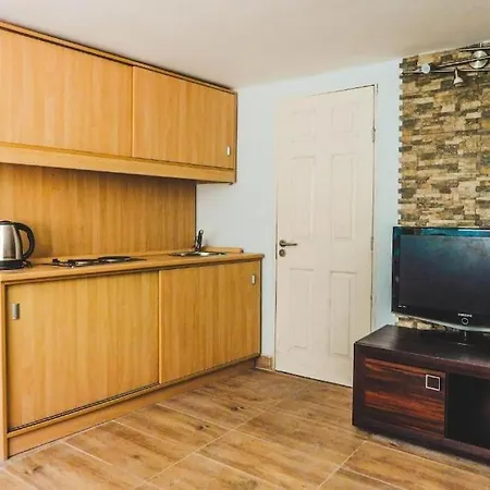 Apartment Center 3 *